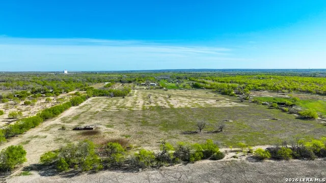 9521 Fm 1303 Floresville, TX 78114